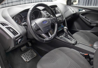 Подержанный автомобиль Ford Focus Hatchback 2017 года (16 фото)