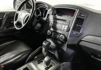 Подержанный автомобиль Mitsubishi Pajero 2008 года (9 фото)
