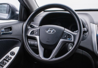 Подержанный автомобиль Hyundai Solaris Hatchback 2013 года (15 фото)