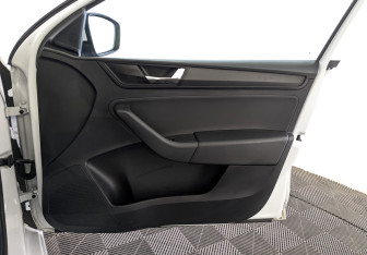 Подержанный автомобиль Skoda Rapid Liftback 2019 года (24 фото)