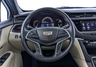 Подержанный автомобиль Cadillac XT5 2016 года (21 фото)