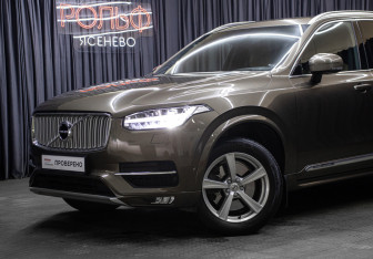 Подержанный автомобиль Volvo XC90 2017 года (22 фото)