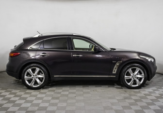 Подержанный автомобиль Infiniti QX70 2015 года (4 фото)