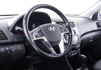 Подержанный автомобиль Hyundai Solaris Hatchback 2015 года (7 фото)