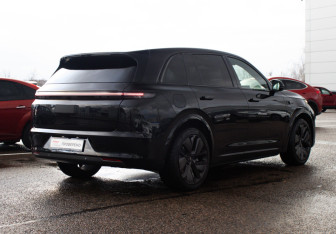 Подержанный автомобиль LiXiang L7 2023 года (5 фото)