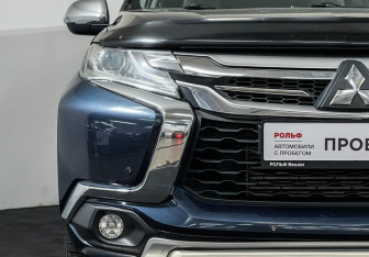 Подержанный автомобиль Mitsubishi Pajero Sport 2017 года (16 фото)