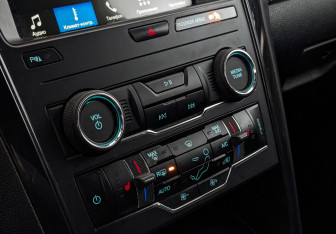 Подержанный автомобиль Ford Explorer 2018 года (21 фото)