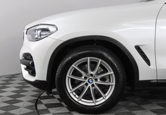 Подержанный автомобиль BMW X3 2018 года (8 фото)