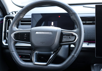 Подержанный автомобиль Jaecoo J7 2023 года (17 фото)