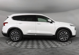 Подержанный автомобиль Hyundai Santa Fe 2021 года (4 фото)