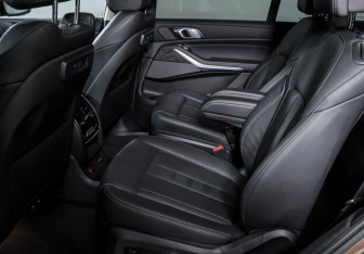 Подержанный автомобиль BMW X7 2019 года (10 фото)