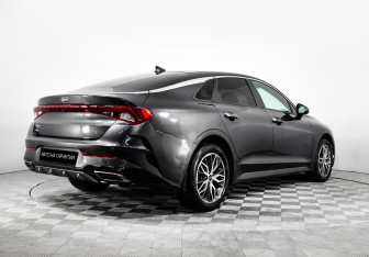 Подержанный автомобиль Kia K5 2021 года (3 фото)