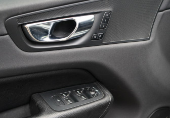 Подержанный автомобиль Volvo XC60 2019 года (17 фото)