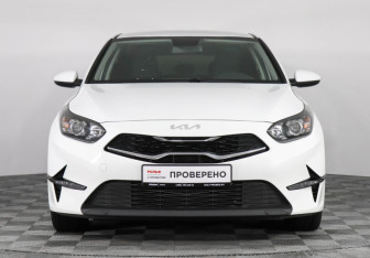 Подержанный автомобиль Kia Ceed Hatchback 2022 года (2 фото)