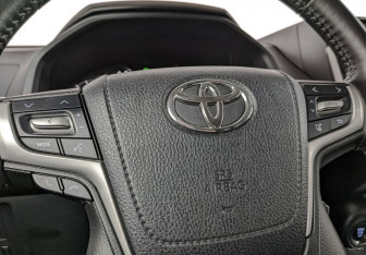 Подержанный автомобиль Toyota Land Cruiser Prado 2020 года (24 фото)