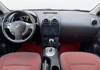 Подержанный автомобиль Nissan Qashqai 2008 года (12 фото)