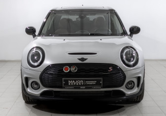 Подержанный автомобиль MINI Clubman Wagon 2022 года (2 фото)