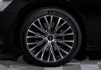 Подержанный автомобиль Audi A6 Sedan 2019 года (15 фото)