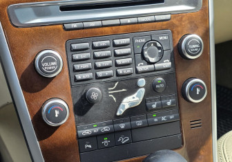 Подержанный автомобиль Volvo XC60 2009 года (13 фото)