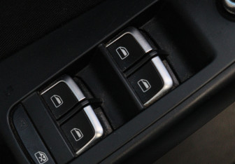 Подержанный автомобиль Audi A4 Sedan 2012 года (14 фото)