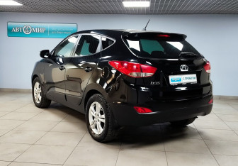 Подержанный автомобиль Hyundai ix35 2015 года (7 фото)