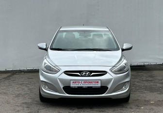 Подержанный автомобиль Hyundai Solaris Sedan 2014 года (2 фото)
