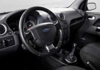 Подержанный автомобиль Ford Fusion 2007 года (13 фото)