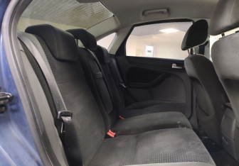 Подержанный автомобиль Ford Focus Sedan 2007 года (14 фото)