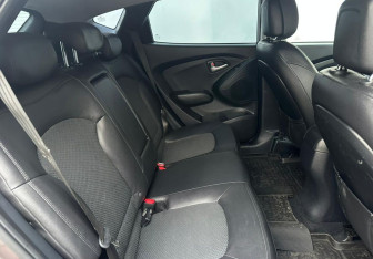 Подержанный автомобиль Hyundai ix35 2013 года (14 фото)