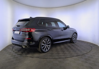 Подержанный автомобиль BMW X5 2020 года (5 фото)