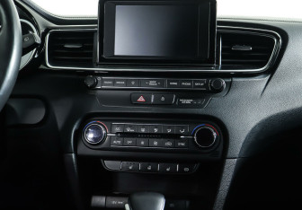 Подержанный автомобиль Kia Ceed Hatchback 2018 года (14 фото)