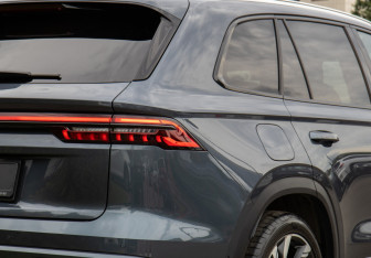 Подержанный автомобиль Geely Monjaro 2023 года (24 фото)