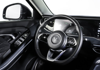 Подержанный автомобиль Voyah Free 2023 года (17 фото)