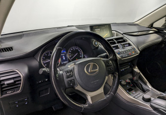 Подержанный автомобиль Lexus NX 2017 года (13 фото)