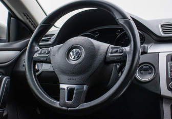 Подержанный автомобиль Volkswagen Passat CC 2011 года (15 фото)