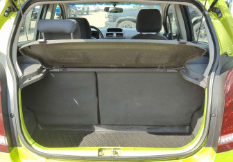 Подержанный автомобиль Chevrolet Spark 2012 года (12 фото)