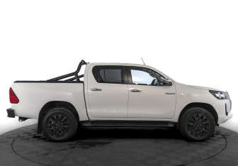 Подержанный автомобиль Toyota Hilux 2020 года (4 фото)