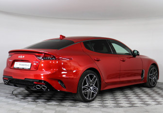 Подержанный автомобиль Kia Stinger 2023 года (5 фото)
