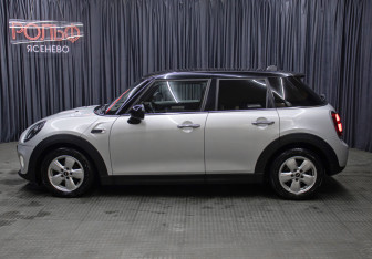 Подержанный автомобиль MINI Hatch 2019 года (8 фото)