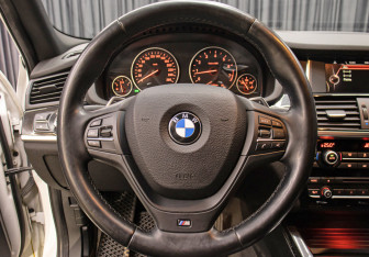 Подержанный автомобиль BMW X4 2016 года (17 фото)