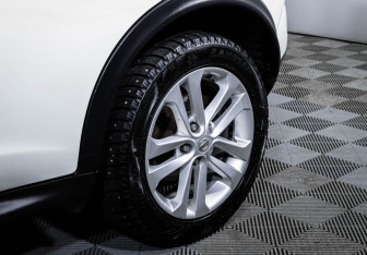 Подержанный автомобиль Nissan Juke 2012 года (15 фото)