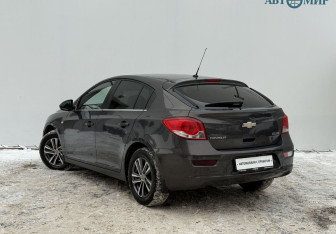 Подержанный автомобиль Chevrolet Cruze Hatchback 2013 года (7 фото)