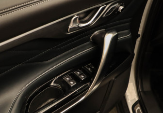 Подержанный автомобиль Changan CS95 2024 года (15 фото)