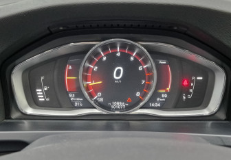 Подержанный автомобиль Volvo V60 Cross Country 2018 года (16 фото)