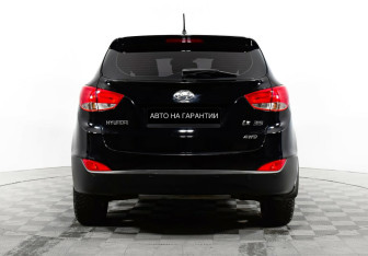 Подержанный автомобиль Hyundai ix35 2013 года (4 фото)