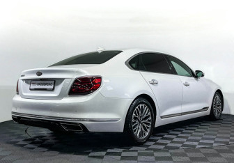 Подержанный автомобиль Kia K900 2019 года (5 фото)