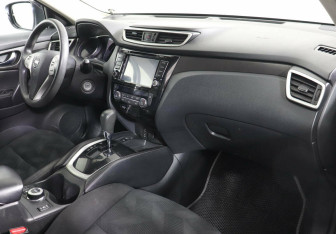 Подержанный автомобиль Nissan X-Trail 2015 года (5 фото)