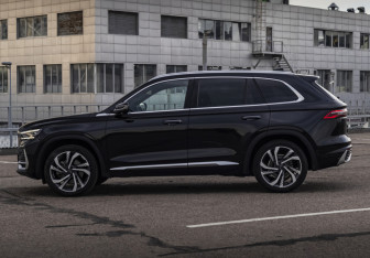 Подержанный автомобиль Geely Monjaro 2024 года (9 фото)