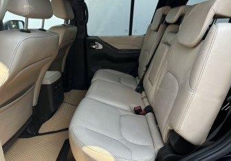 Подержанный автомобиль Nissan Pathfinder 2010 года (10 фото)