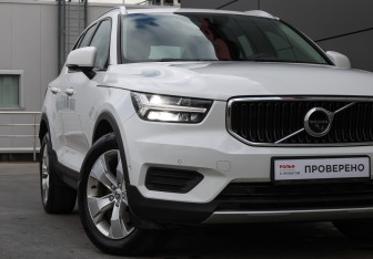 Подержанный автомобиль Volvo XC40 2019 года (22 фото)